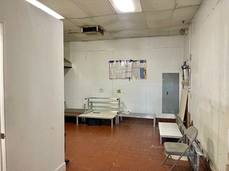 More Photos Of 213-217 W Winton Ave, Hayward Storefront For Lease