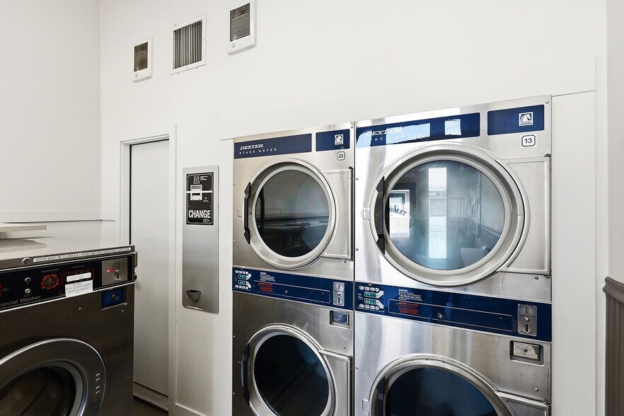 More Photos Of 501 Deschutes Ave, Maupin Freestanding For Sale