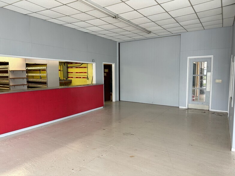 More Photos Of 2242 Silver St, Ashland Light Manufacturing For Lease