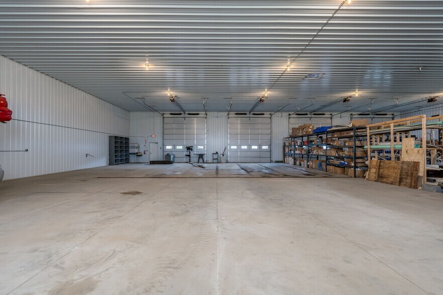 More Photos Of 1072 S Victory Dr, Mankato Warehouse For Sale