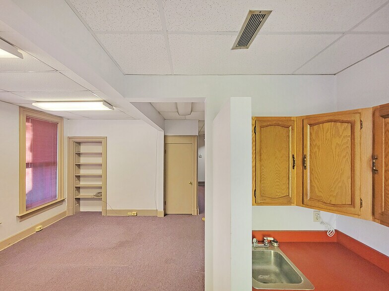 More Photos Of 1730 Madison Rd, Cincinnati Office For Sale