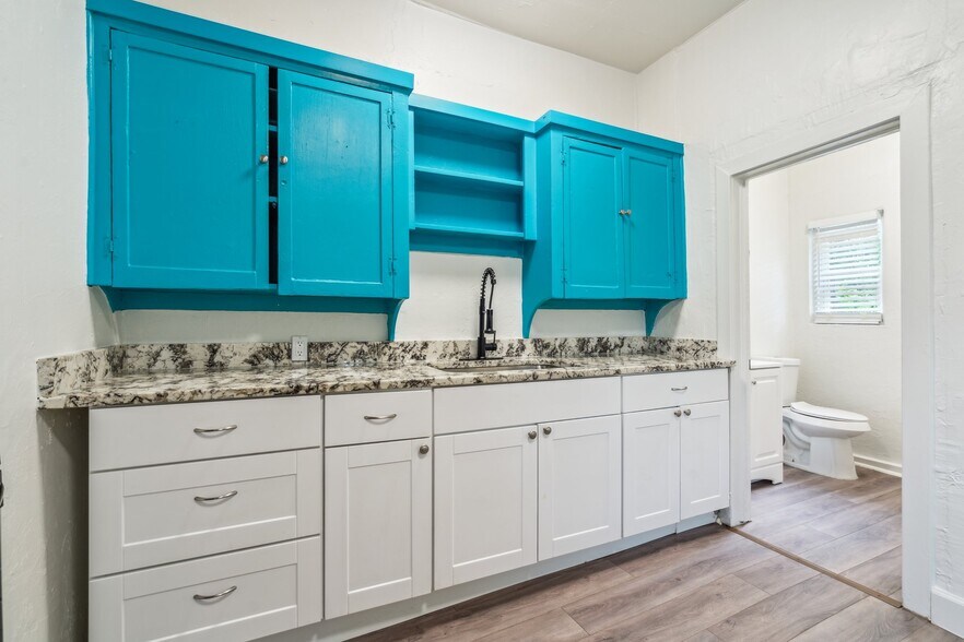 More Photos Of 2123 W Park Pl, Oklahoma City Specialty For Sale