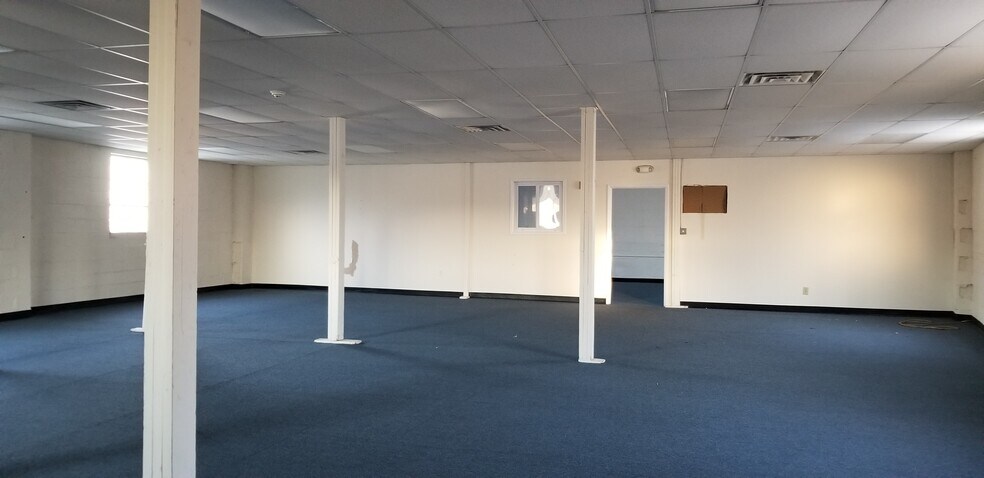 More Photos Of 310B W Westfield Ave, Roselle Park Warehouse For Lease