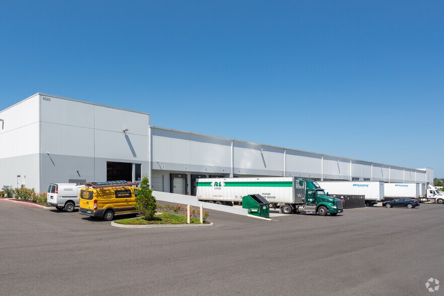 More Photos Of 6520-6650 NE Mt St Helens Ave, Portland Distribution For Lease