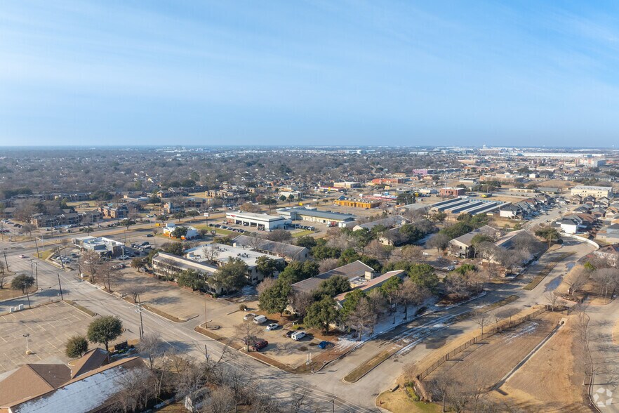 More Photos Of 2304 Oak Ln, Grand Prairie Office For Sale