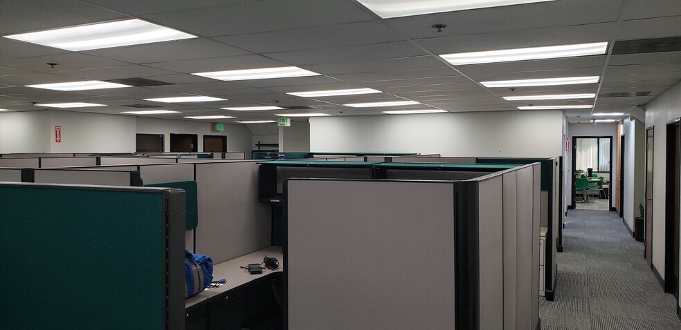More Photos Of 7033 Owensmouth Ave, Canoga Park Office For Sale