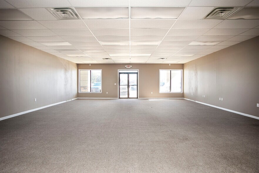 More Photos Of 3215-3235 S Southwest Loop 323, Tyler Unknown For Sale