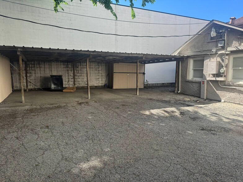 More Photos Of 4611 Bryce Ave, Fort Worth Office For Lease