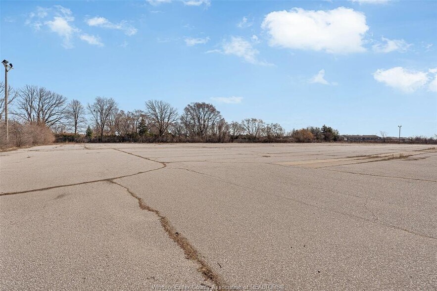 More Photos Of 3350 Devon Dr, Windsor Land For Lease