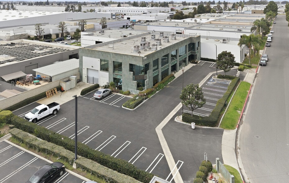 More Photos Of 5722 Buckingham Dr, Huntington Beach Warehouse For Lease