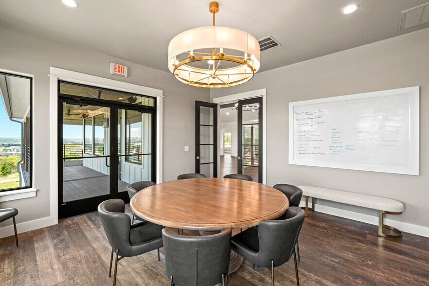 More Photos Of 602 Steve Hawkins Pky, Marble Falls Storefront Retail Office For Lease