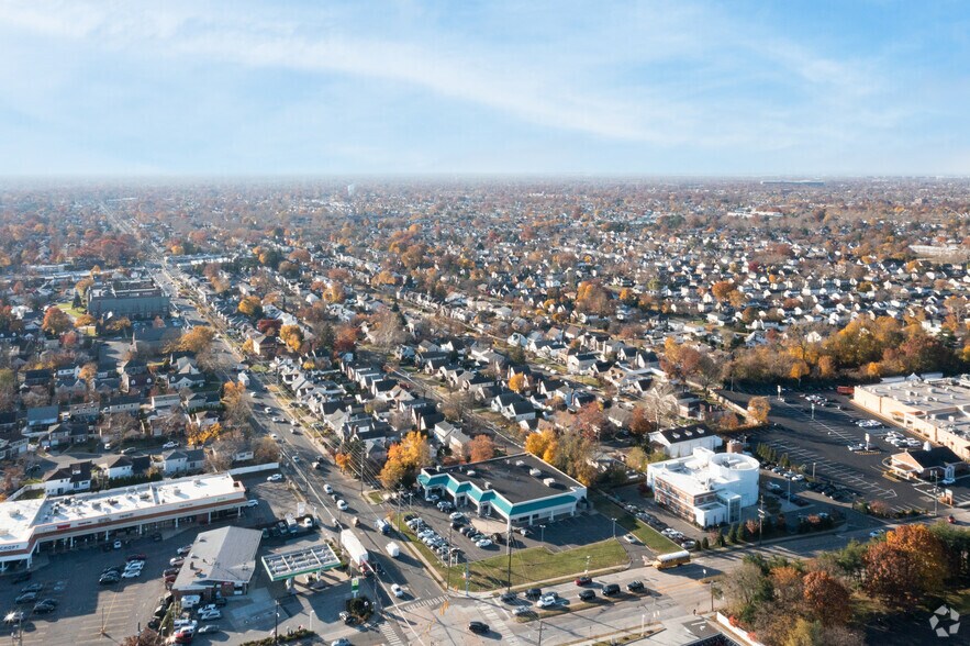 More Photos Of 1596 Union Tpke, New Hyde Park Unknown For Lease