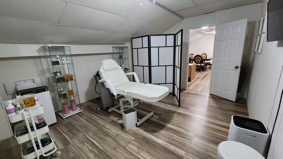 More Photos Of 6432 N Orange Blossom Trl, Orlando Auto Dealership For Sale