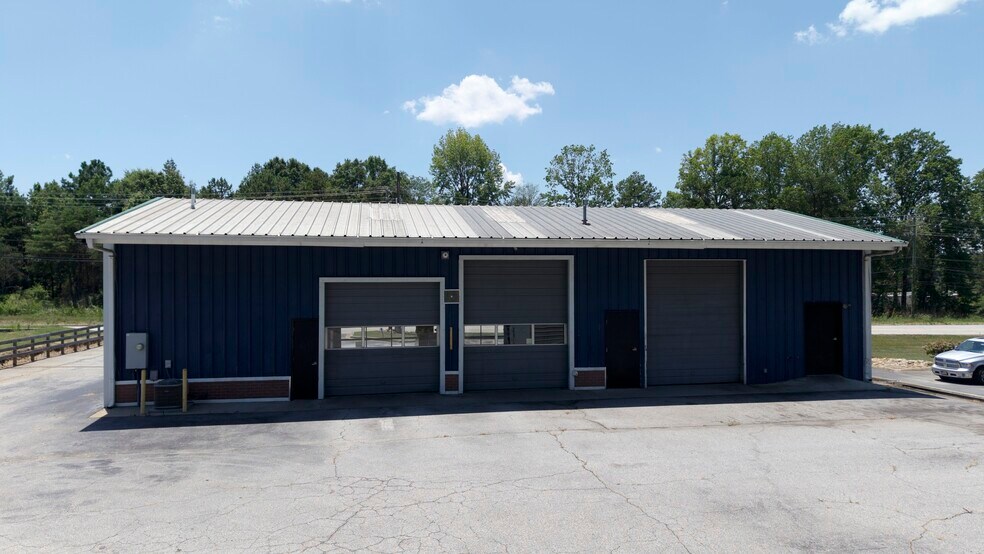 More Photos Of 1010 NE Main St, Simpsonville Auto Repair For Sale