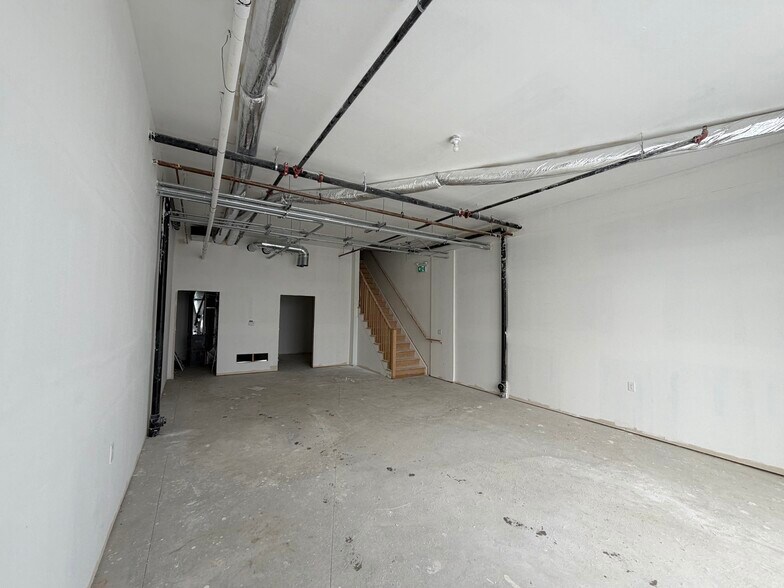 More Photos Of 200 Dissette St, Bradford West Gwillimbury Apartments For Lease