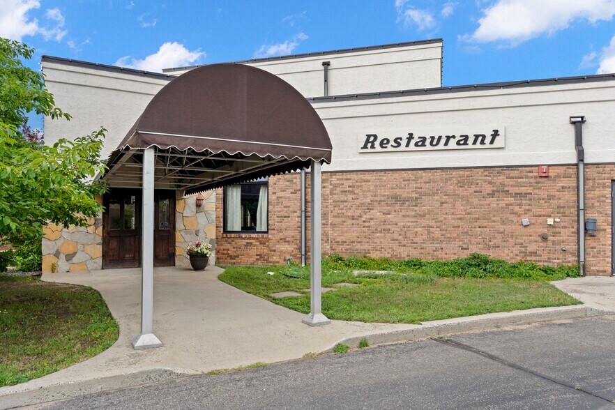 More Photos Of 824 Paul Bunyan, Bemidji Restaurant For Sale