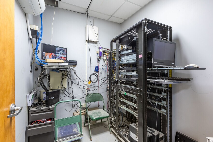 More Photos Of 2945 W Harrison St, Chicago Office For Sale