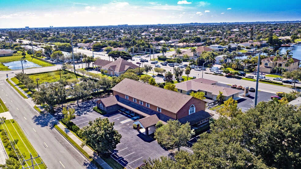 More Photos Of 418 SW 47th Ter, Cape Coral Medical For Sale