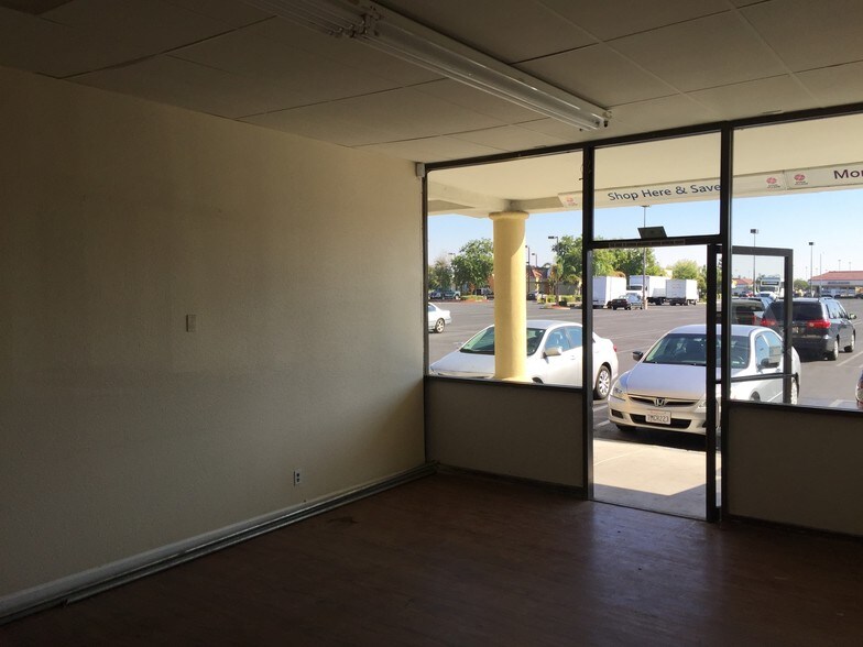 More Photos Of 406-498 W Shaw Ave, Clovis Unknown For Lease