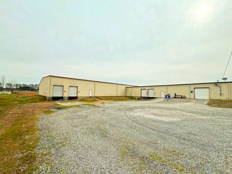 More Photos Of 105 Industrial Blvd, Rainbow City Warehouse For Lease