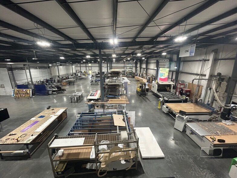 More Photos Of 4302 Security Pky, New Albany Manufacturing For Lease