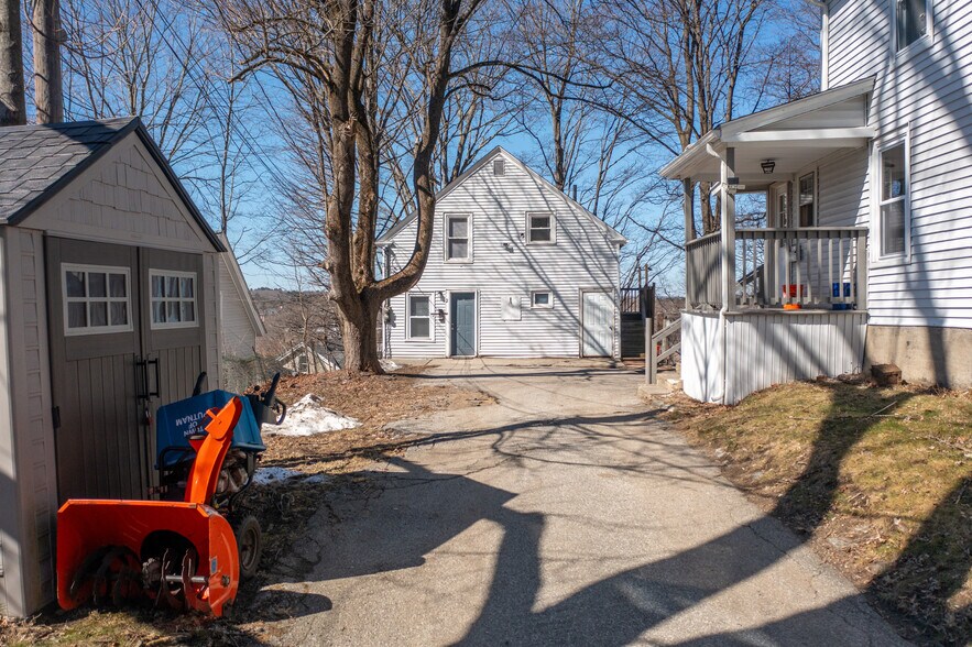 More Photos Of 2 Lyon St, Putnam Apartments For Sale