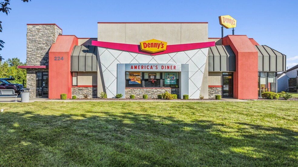 More Photos Of 224 E Richmond Ave, Mattoon General Retail For Sale