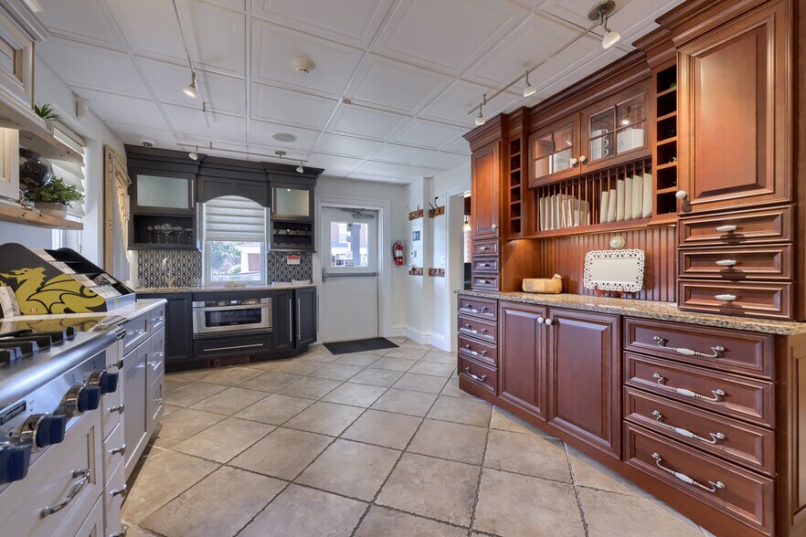 More Photos Of 2603 Lititz Pike, Lancaster General Retail For Sale