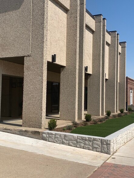 Primary Photo Of 801 E Abram St, Arlington Loft Creative Space For Lease