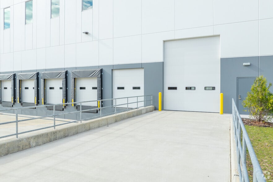 More Photos Of 55 Paradise Ln, Bay Shore Warehouse For Lease