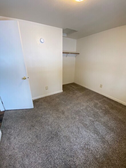 More Photos Of 25 N Airport Rd, Deer Park Apartments For Sale