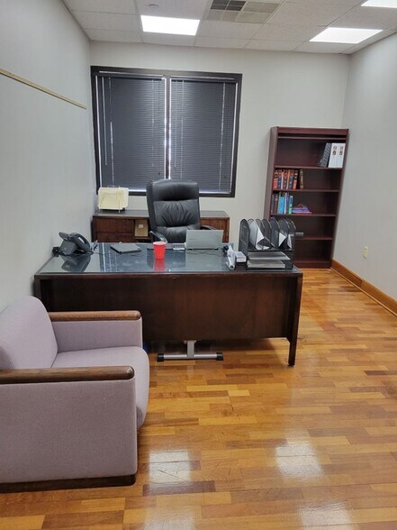 More Photos Of 984 Southford Rd, Middlebury Office For Lease