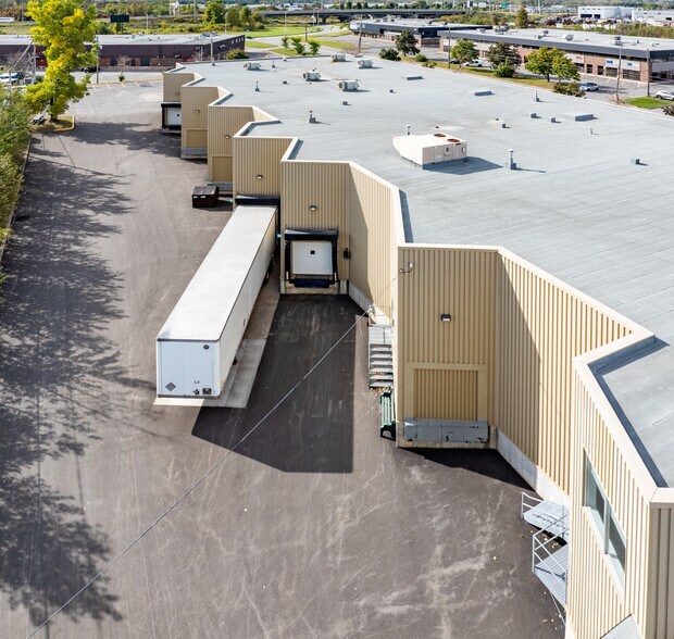 More Photos Of 2181-2211 Rue Léon-Harmel, Québec Light Distribution For Lease