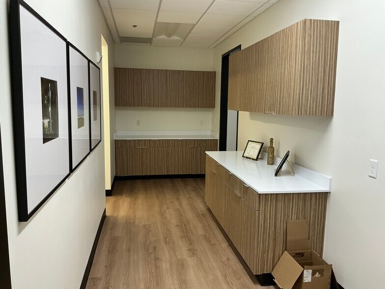 More Photos Of 481 Winscott Rd, Benbrook Office For Lease