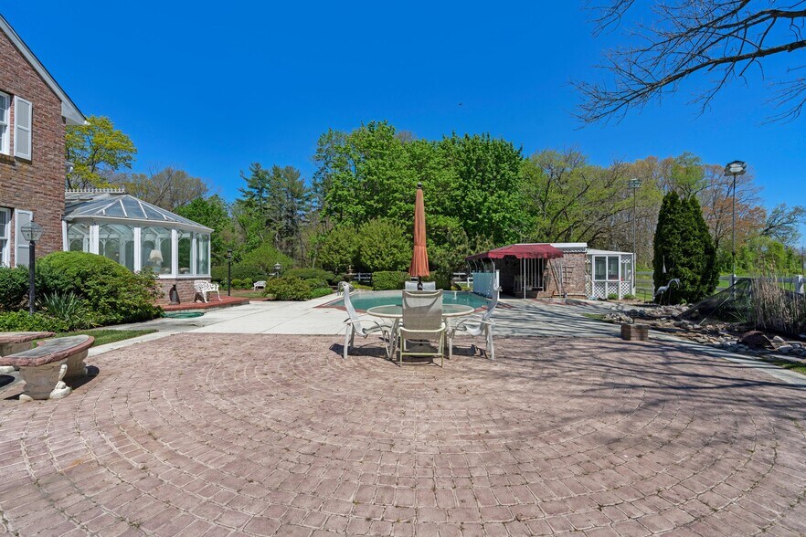 More Photos Of 1445 Catawba Ave, Newfield Service For Sale