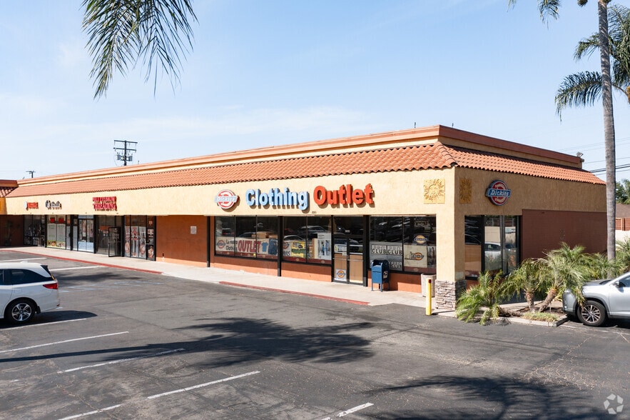More Photos Of 2096 W La Habra Blvd, La Habra Unknown For Lease