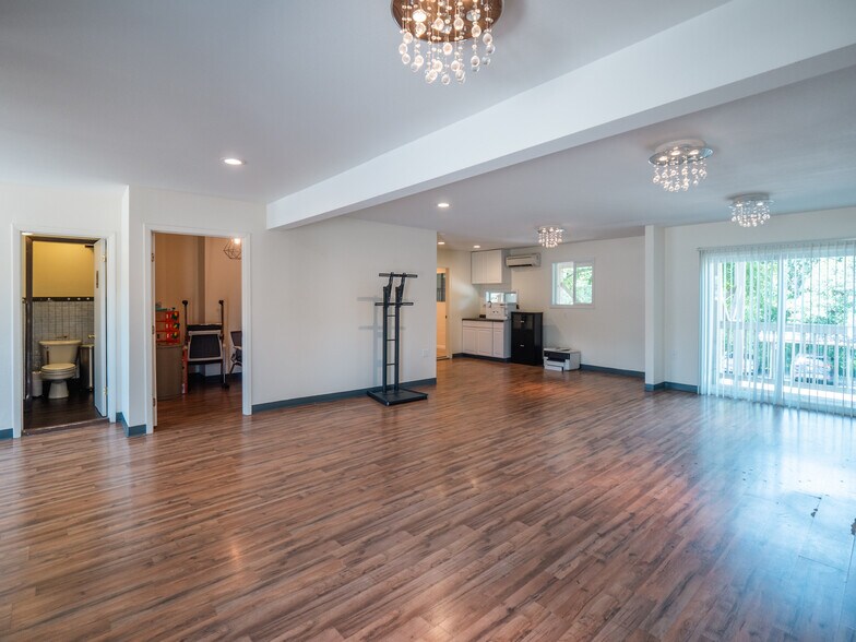 More Photos Of 13001 W Highway 71, Austin Storefront Retail Office For Sale