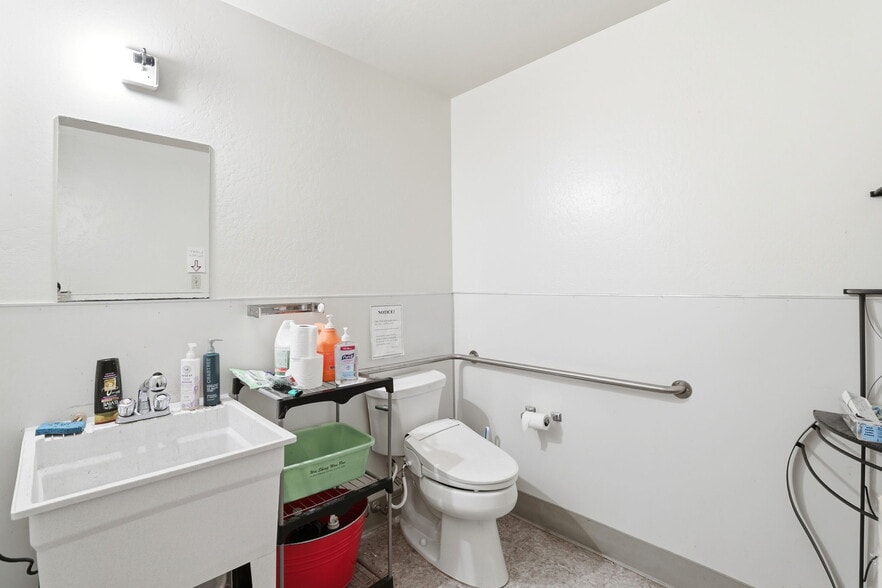 More Photos Of 580 Crespi Dr, Pacifica Warehouse For Sale