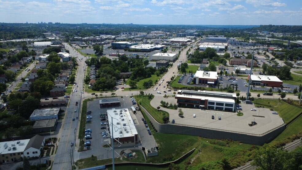 More Photos Of 3686-3714 Madison Rd, Cincinnati Storefront For Lease