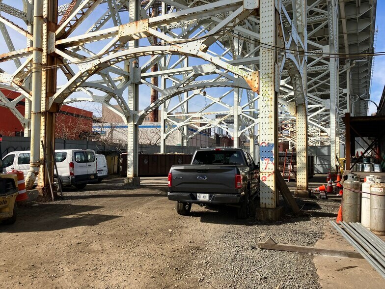 More Photos Of 27-21 51st St, Long Island City Warehouse For Lease