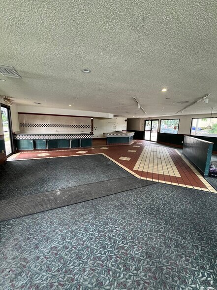 More Photos Of 124 N Chicago Ave, South Milwaukee Restaurant For Sale