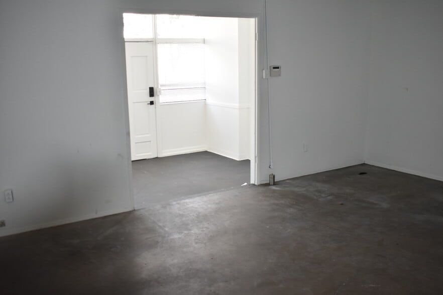 More Photos Of 5318-5322 E Washington Blvd, Commerce Manufacturing For Lease