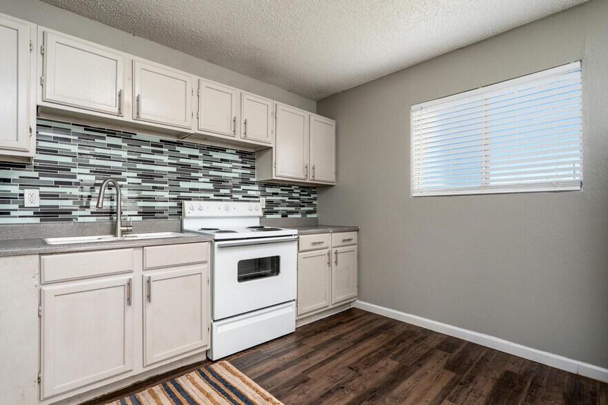 More Photos Of 501 Elm St, Sweetwater Apartments For Sale