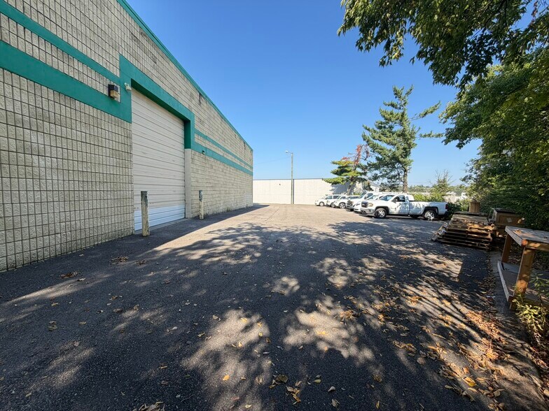 More Photos Of 1110 Appleton Dr, Nashville Light Distribution For Lease