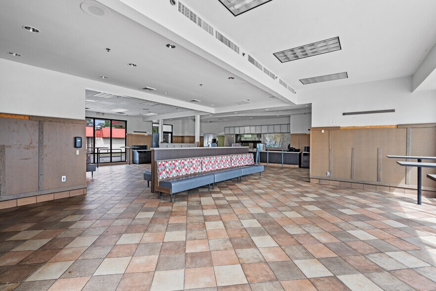 More Photos Of 1197 Lakes Blvd, Lake Park Fast Food For Lease