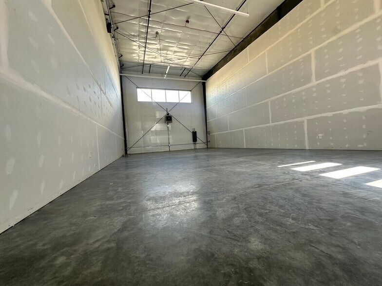More Photos Of 13853 E Briarwood Ave, Centennial Light Distribution For Sale
