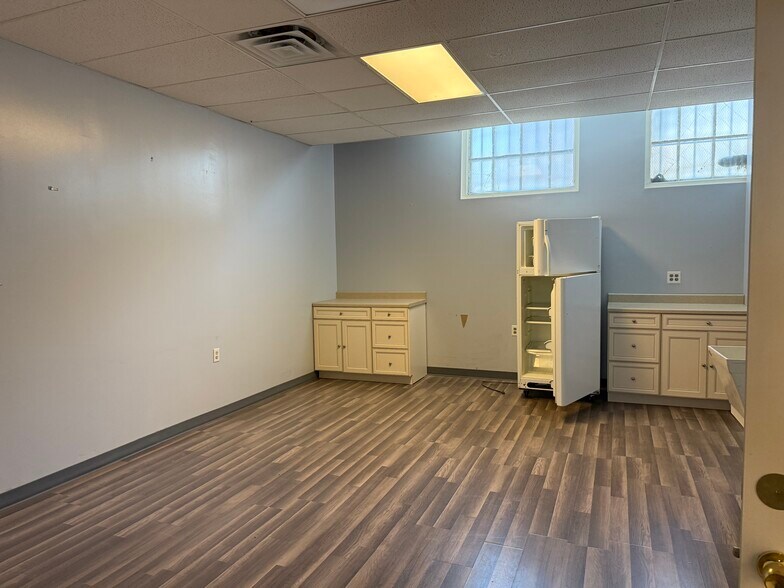 More Photos Of 347 Wyoming Ave, Wyoming Medical For Lease