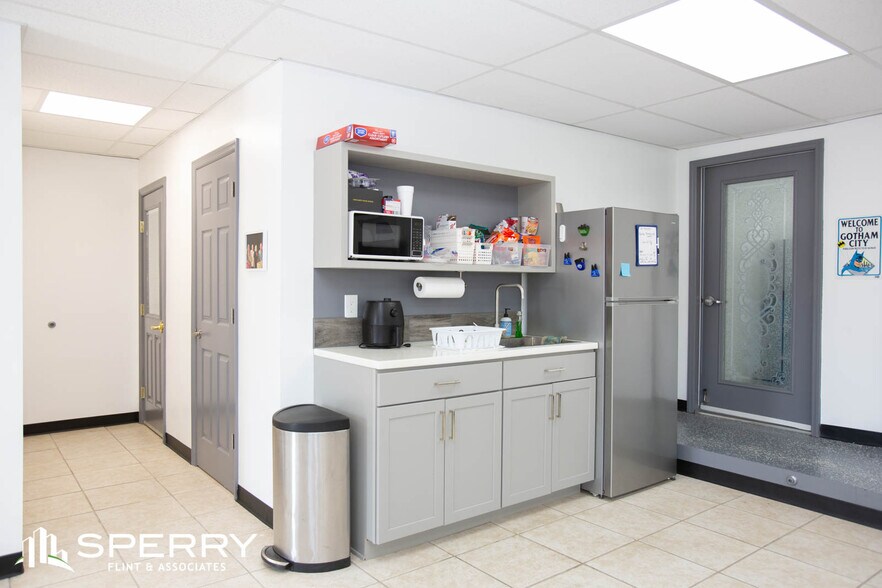 More Photos Of 411 Clearlake Rd, Cocoa Flex For Sale