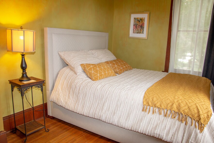 More Photos Of 620 N Tubb St, Oakland Specialty For Sale