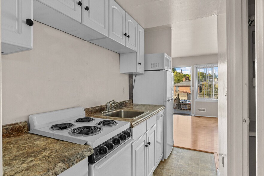 More Photos Of 801 NW 54th St, Seattle Apartments For Sale